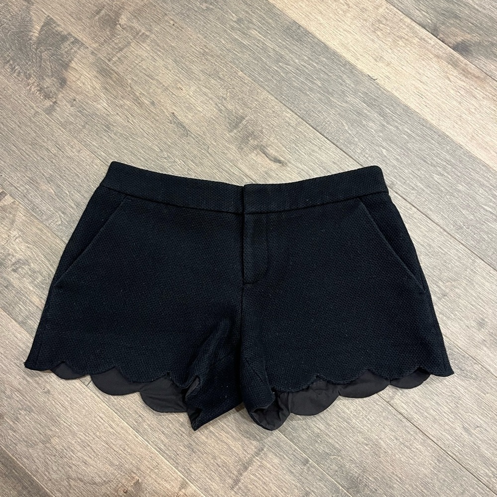 Club Monaco Low waist short with scallop hem